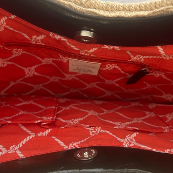 Vintage Liz Claiborne Black and Cream Chevron Flat Bag with Hoop Handles - Picture 10 of 11